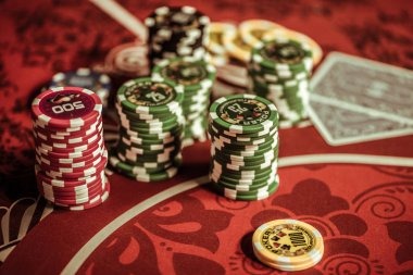 Texas Hold'em poker table with bonus display
